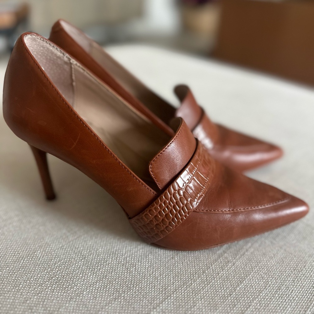 Banana Republic camel pumps